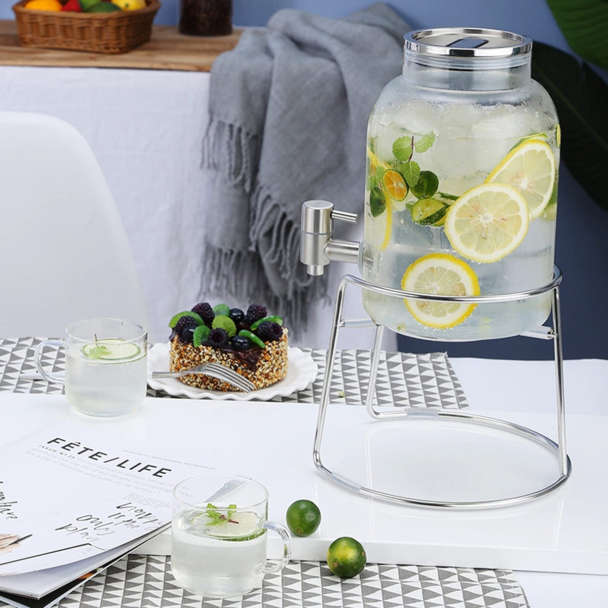 Large-capacity Cold Water Jug with Faucet High Borosilicate Glass Teapot with Base 101.4 Oz Z364